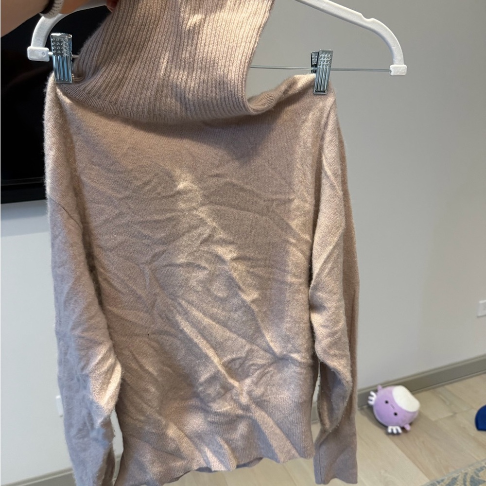 Skull Cashmere Light Beige Turtleneck Sweater